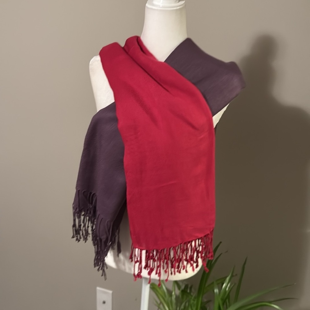 Elegant Pink and Purple Fringed Scarves - Picture 2 of 2